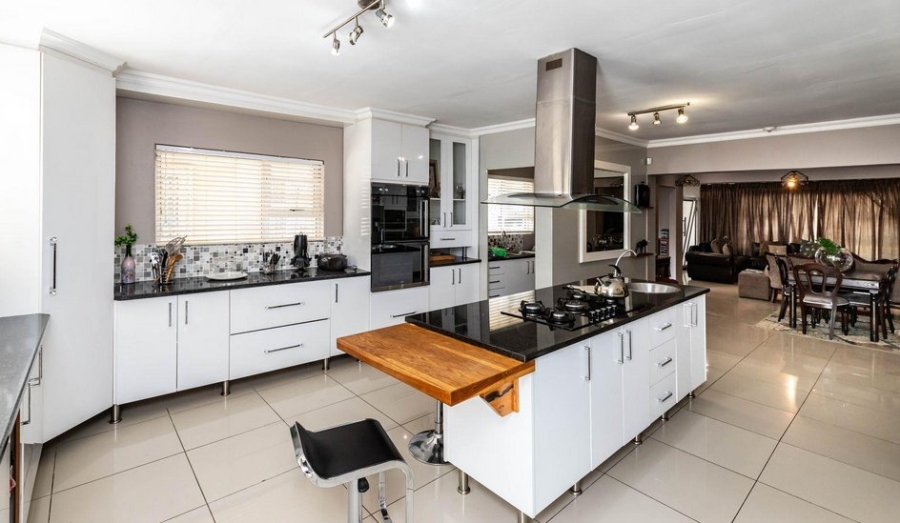 8 Bedroom Property for Sale in Abbotsford Eastern Cape